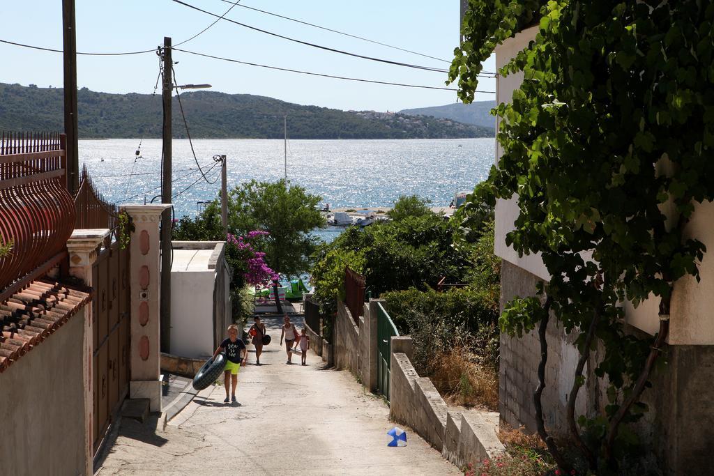 Apartments Jasmin Trogir Eksteriør bilde