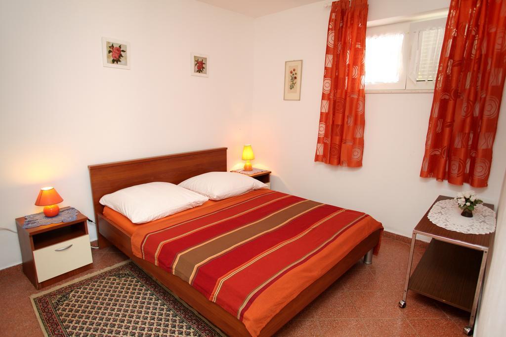 Apartments Jasmin Trogir Eksteriør bilde