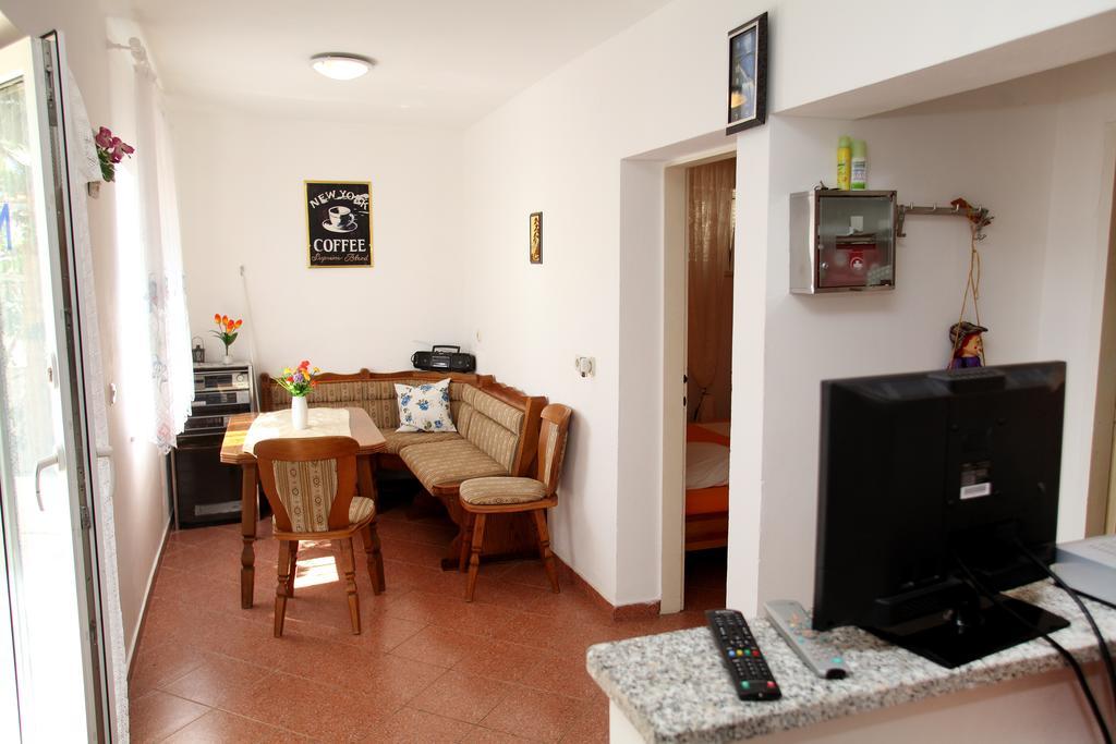 Apartments Jasmin Trogir Eksteriør bilde