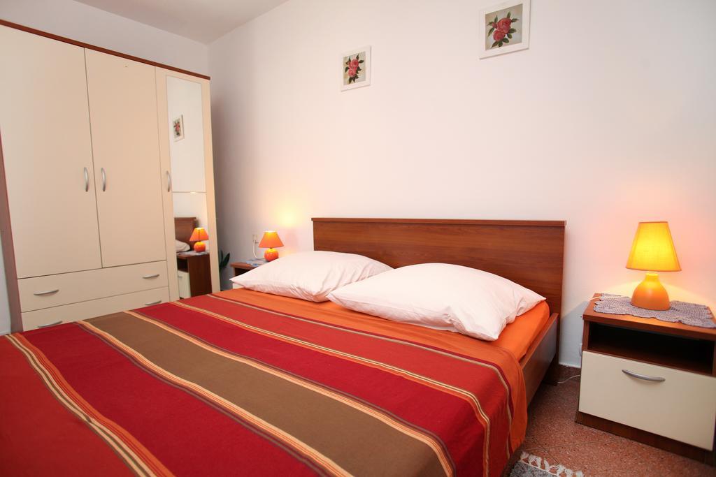 Apartments Jasmin Trogir Eksteriør bilde