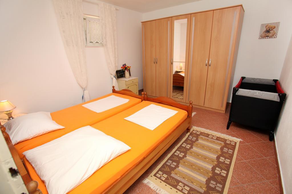 Apartments Jasmin Trogir Eksteriør bilde