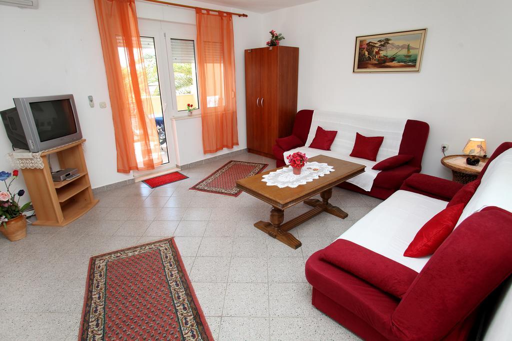 Apartments Jasmin Trogir Eksteriør bilde