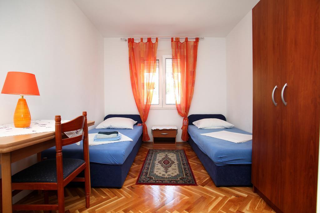 Apartments Jasmin Trogir Eksteriør bilde